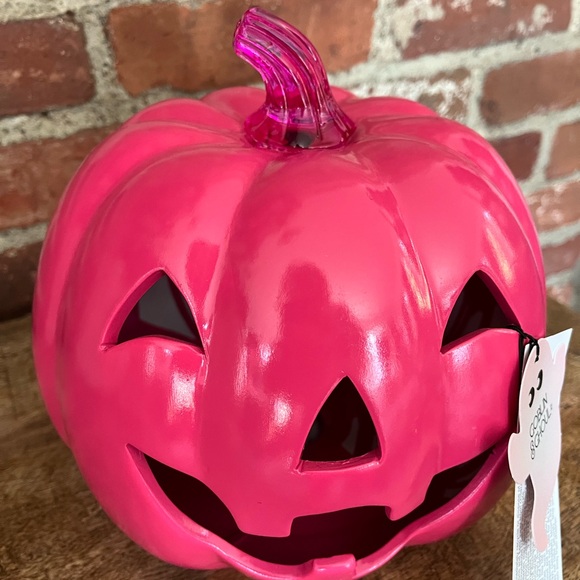 Goblins and ghouls, adorable pink pumpkin new with tags lights up - Picture 2 of 6